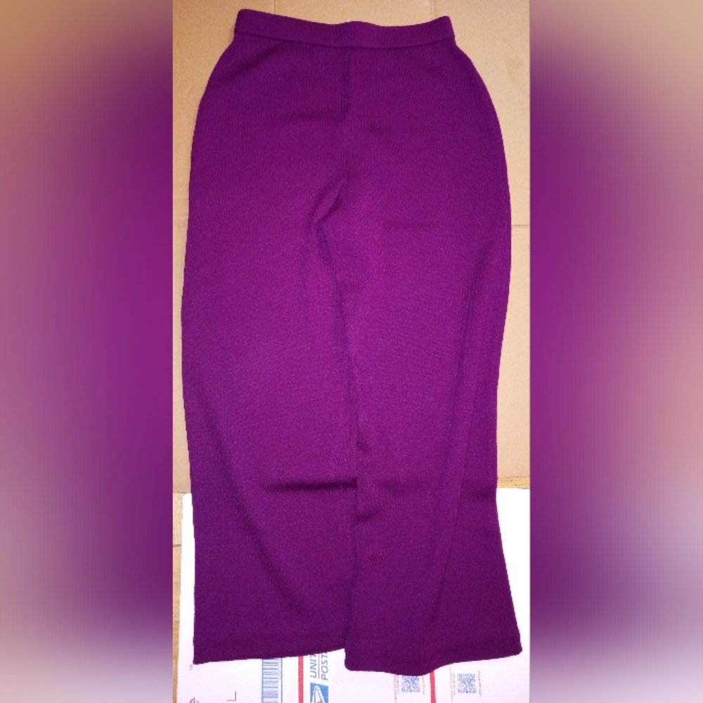 St. John - Plum High-Waisted Straight Leg Knit Pants SIZE 6
